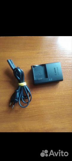 Зеркальный фотоаппарат canon