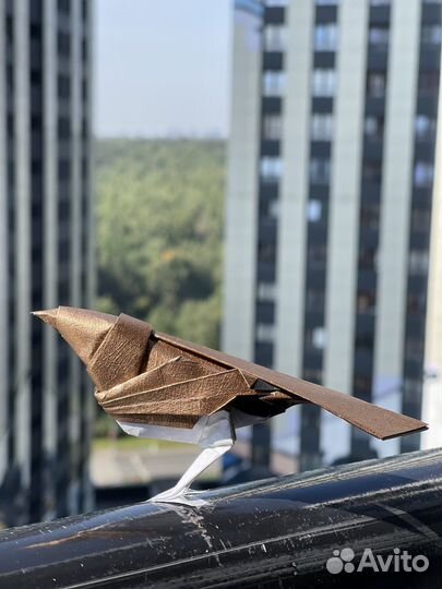 Фигура оригами птичка золотая