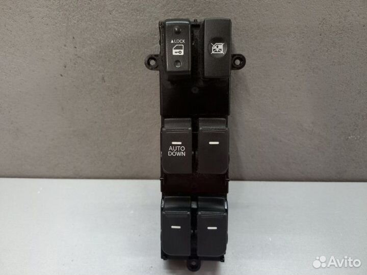 Блок управления стеклоподъемниками Kia Soul 2010