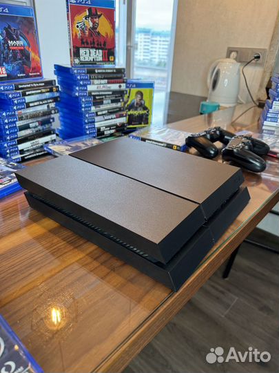 Sony PS4 + 155 игр и 2 джойстика