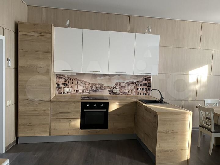 2-к. квартира, 65 м², 1/3 эт.