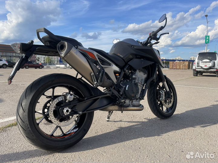 KTM duke 790