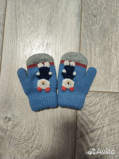 Зимняя шапка(46-48), варежки, снуд