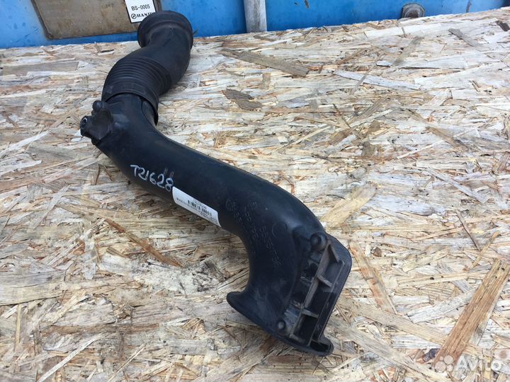 Воздухозаборник Opel Astra H