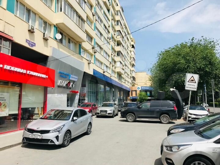 Помещение в Центре с парковкой и витриной, 240 м²