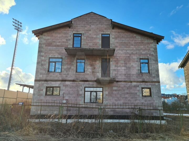 Дом 550 м² на участке 7,5 сот.