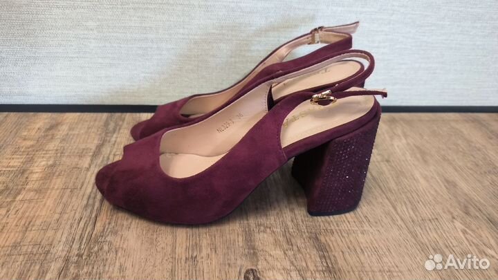 Босоножки замшевые 35