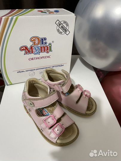 Обувь на девочку (ботинки, кроссовки, босоножки)