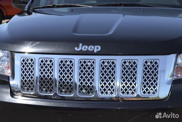 Вставки в решётку радиатора Jeep Grand Cherokee