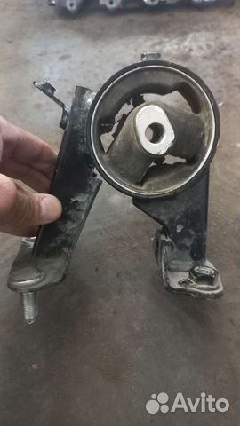 Подушка двигателя задняя на Тойота королла Е150