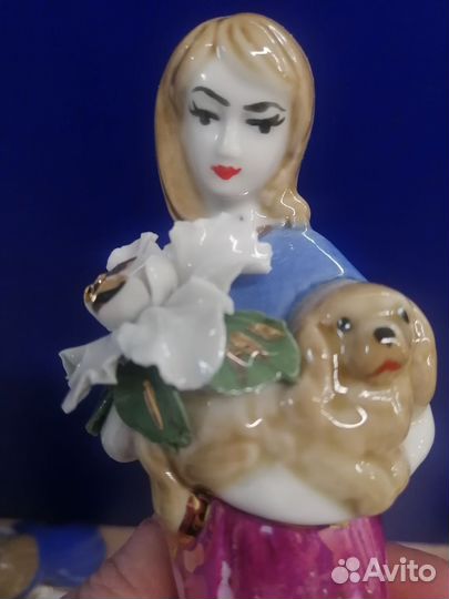 Фарфоровая статуэтка