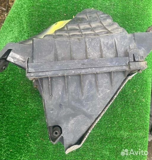 Корпус воздушного фильтра Volkswagen Passat 1.9