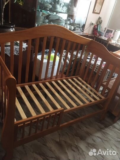 Детская кровать с пеленальным столиком