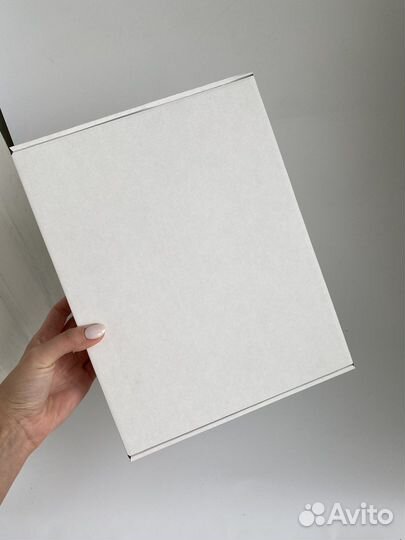 Подарочная коробка