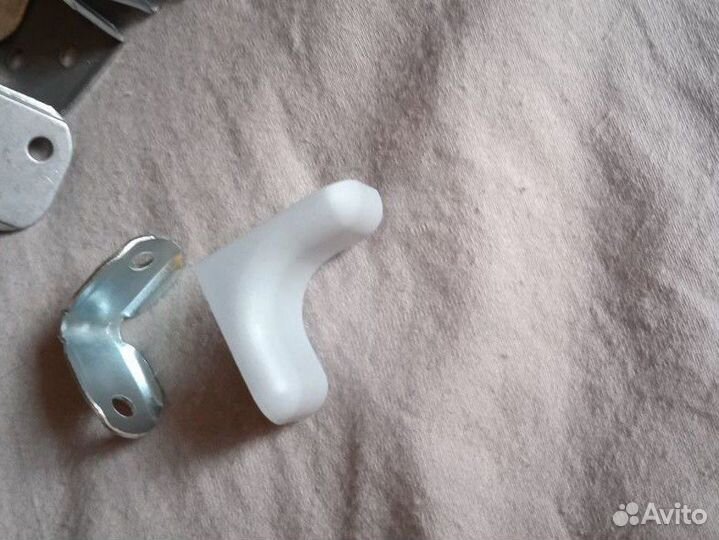 Уголок металлический с пластиковой накладкй разные