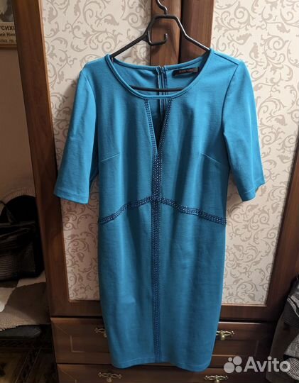 Облегающее голубое платье 46 размера