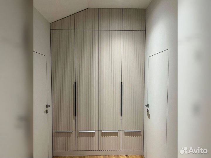 Шкаф распашной с ящиками