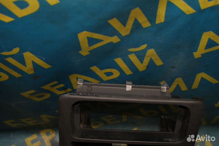 Рамка магнитолы Volvo V70