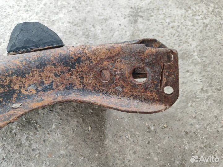 Рычаг подвески нижний передний левый Nissan