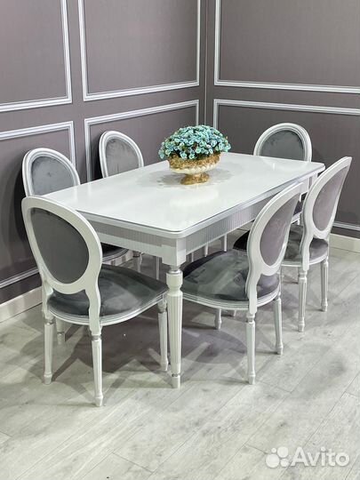 Стол со стульями