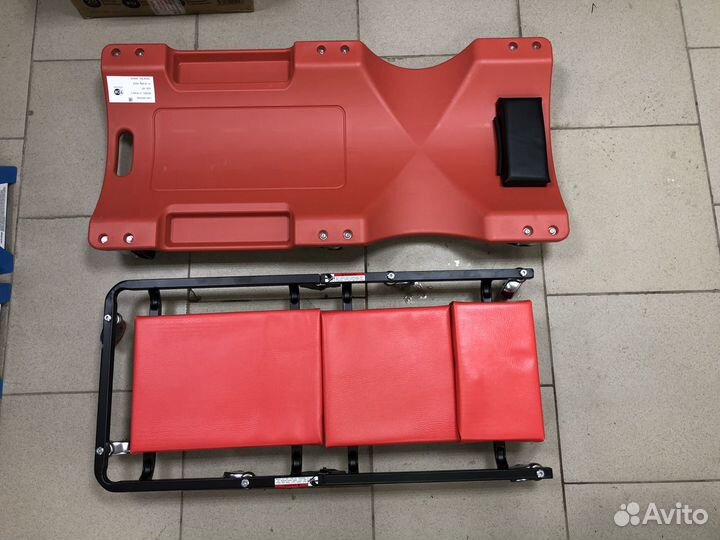 Лежак подкатной для ремонта автомобиля