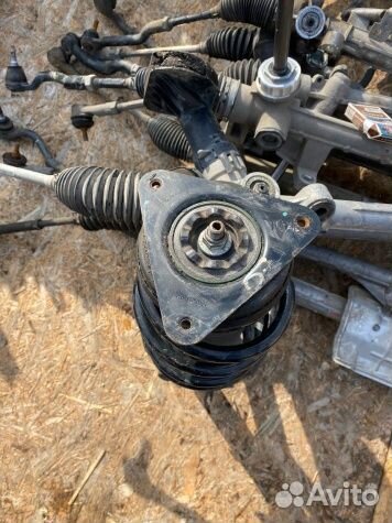 Амортизатор передний левый Nissan Qashqai J 11