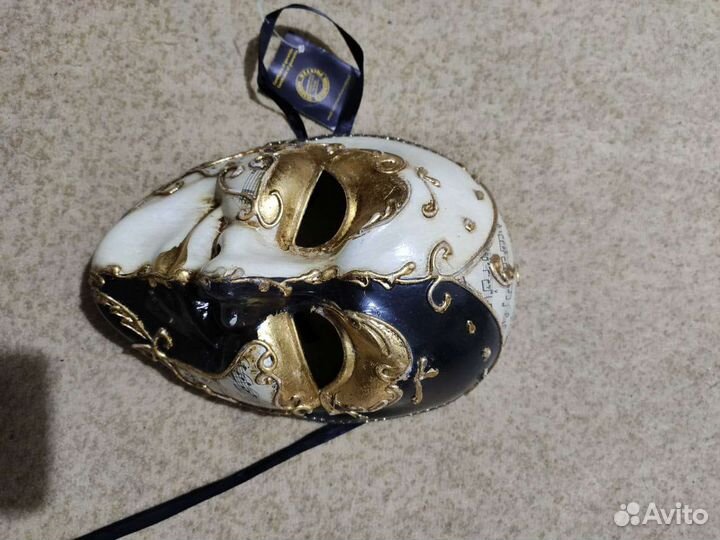 Маска из Венеции