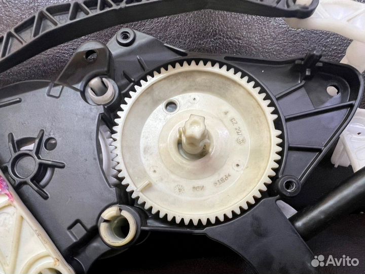 Регулятор заслонок с дефектом бу Skoda Octavia A7