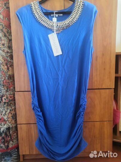 Женщина платье