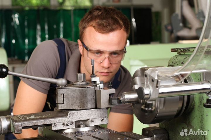 Токарь расточник