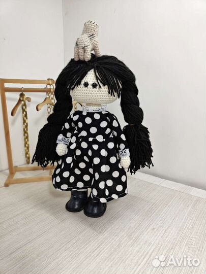 Уэнздей Адамс кукла