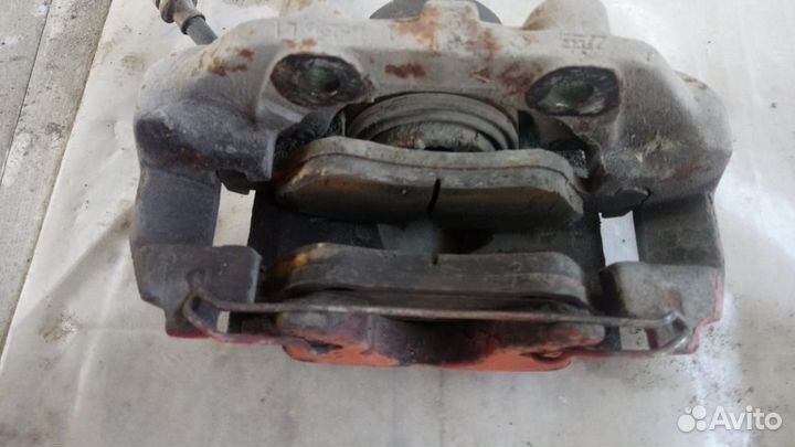 Тормозной супорт передний Опель Вектра Б