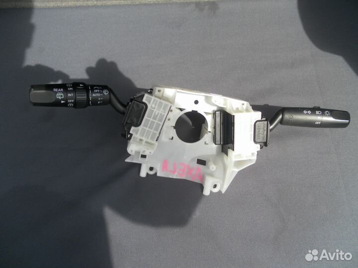 Блок подрулевых переключателей Mazda Axela