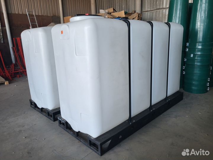 Емкость с полным сливом в обрешетке 4000л