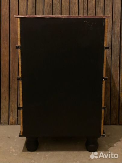 Тумбочка в винтажном стиле «Стопка книг»