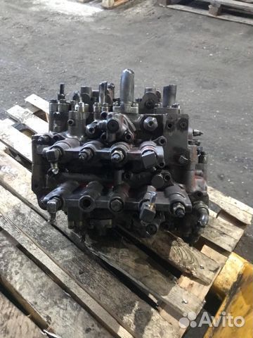 Распределитель Hitachi 200 б/у