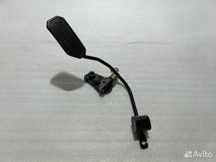 Педаль газа Toyota Vista ZZV50 1zzfe 2003