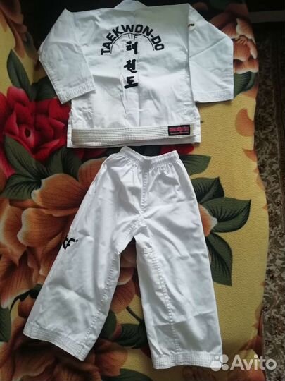 Добок для тхэквондо с белым поясом