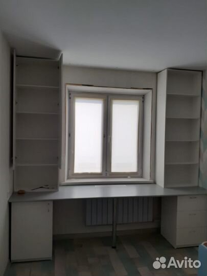 Стол для ученика вдоль окна в рассрочку