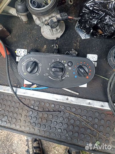 Renault logan 2011г блок управления печкой