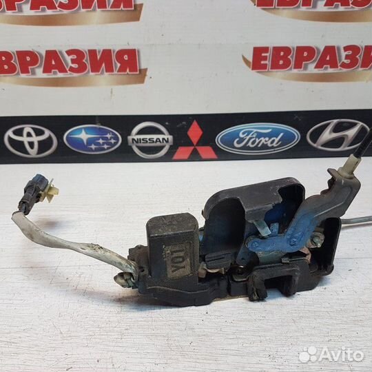 Замок двери передний правый Kia Sorento BL D4CB