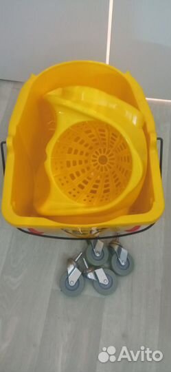 Ведро на колесиках с отжимом