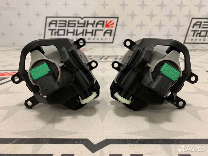 Туманки Toyota Auris 2012-2015 год R4488