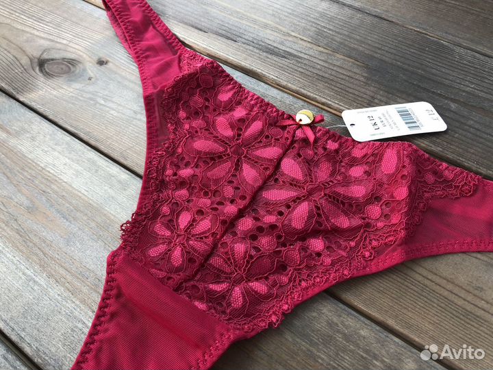 Малиновый стринги женские Boux Avenue