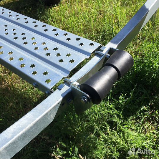 Килевой ролик для лодочного прицепа