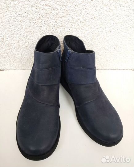 Clarks кожа лёгкие (40-39.5)