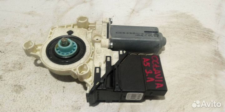 Моторчик стеклоподъемника задний левый Skoda