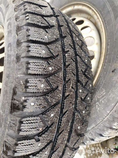Bridgestone Blizzak Ice 215/65 R16