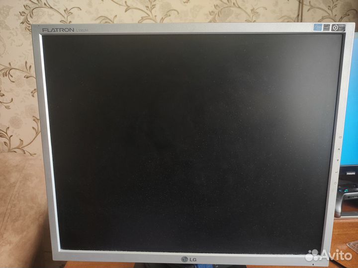 Монитор LG flatron L1952H