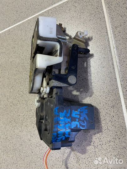 Замок двери задний правый Honda Civic 1992 г